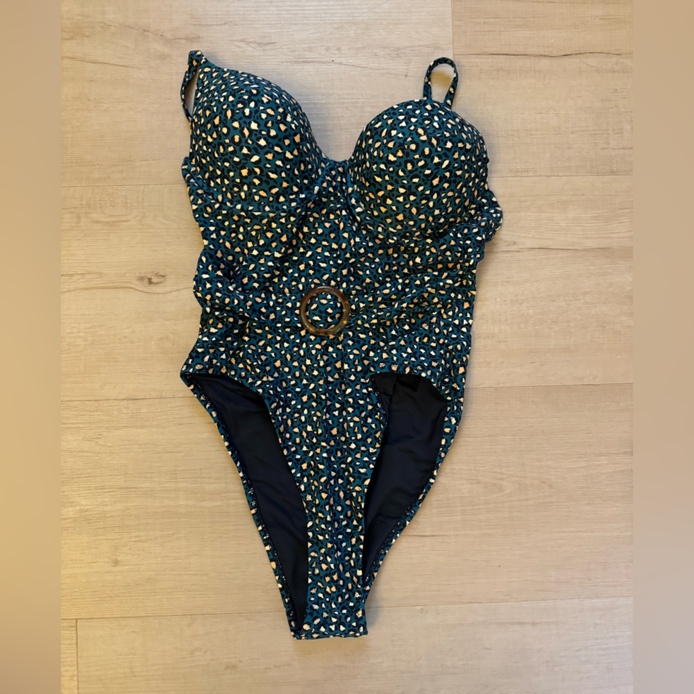 NWT women’s size large cupshe swim suit